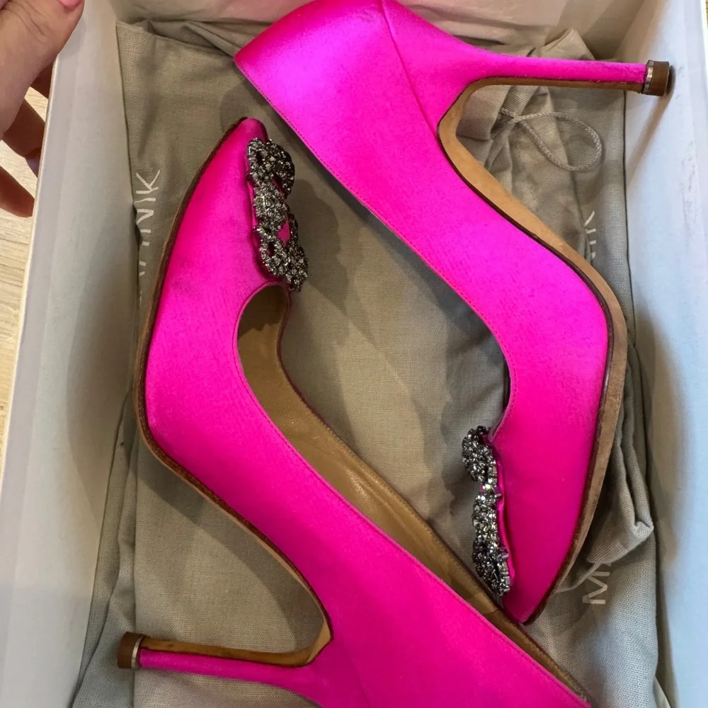 Manolo Blahnik Hangisi Silk Pumps size 36 - Picture 15 of 16